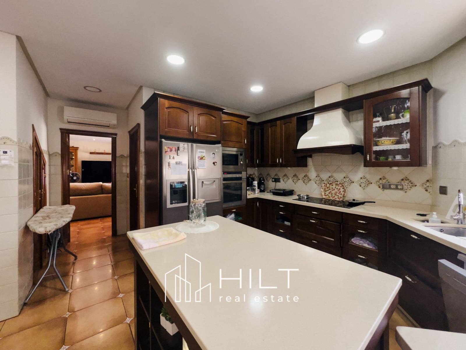 6 bedroom Villa for sale in Bigastro with garage - € 499,999 (Ref: 9165522)