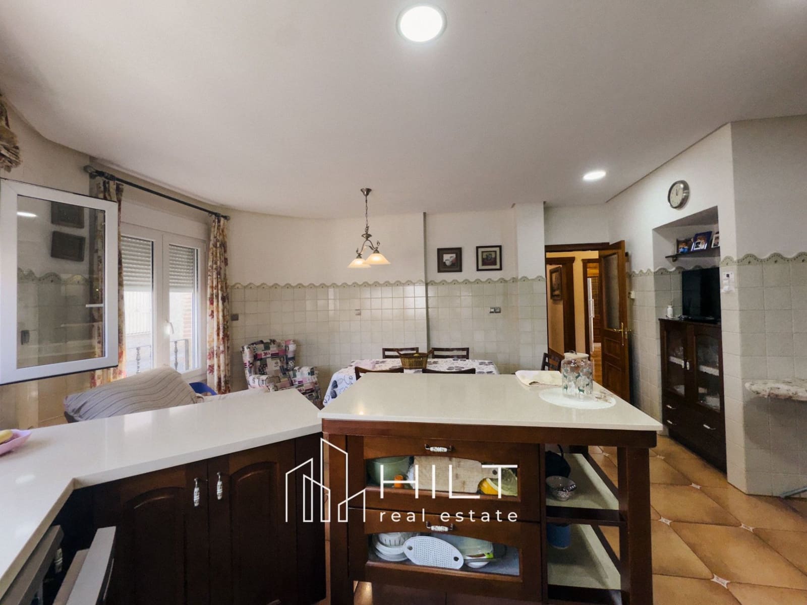 6 bedroom Villa for sale in Bigastro with garage - € 499,999 (Ref: 9165522)