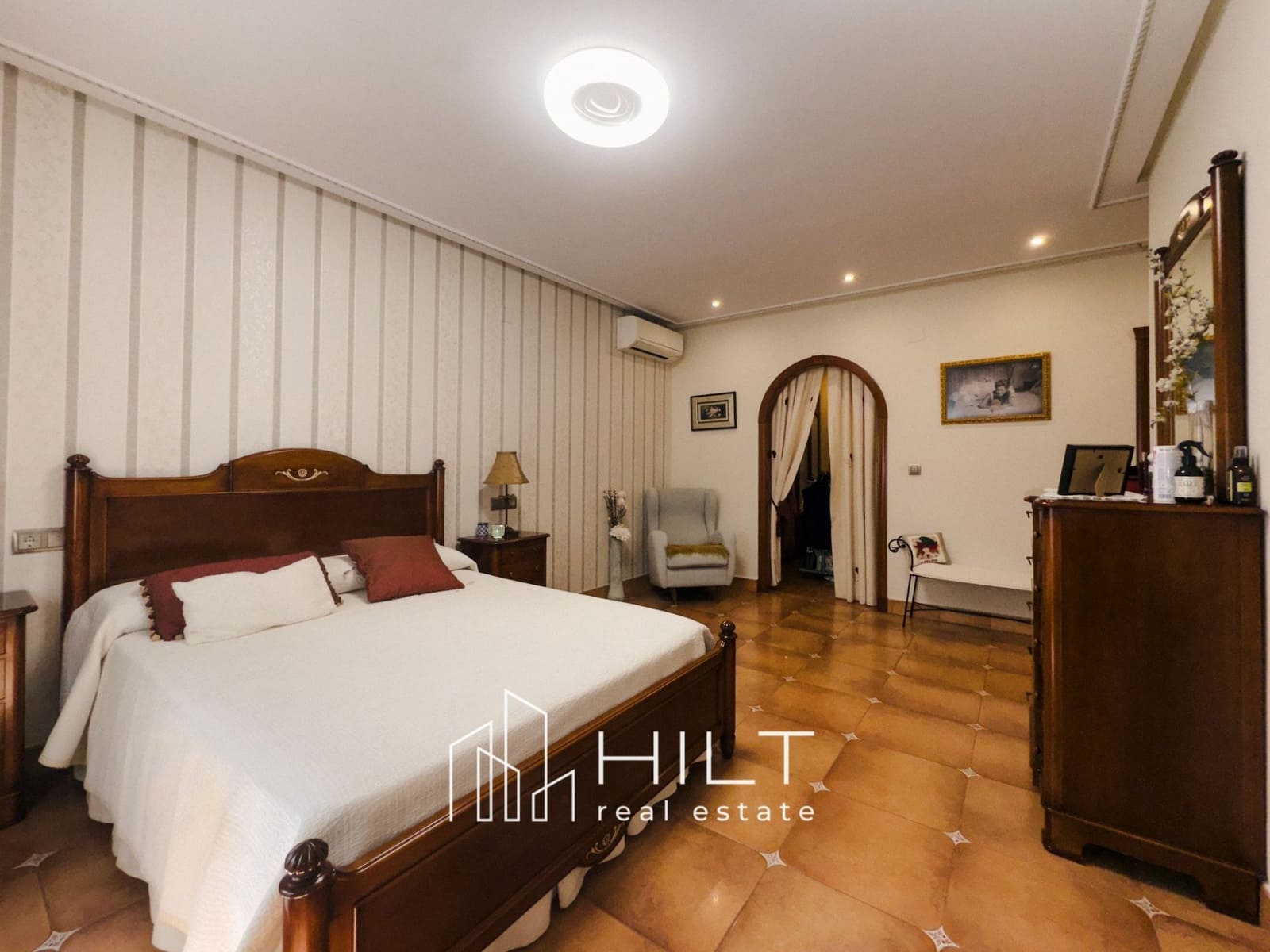 6 bedroom Villa for sale in Bigastro with garage - € 499,999 (Ref: 9165522)