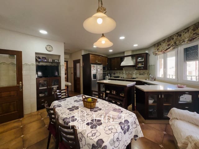 6 bedroom Villa for sale in Bigastro with garage - € 499,999 (Ref: 9165522)