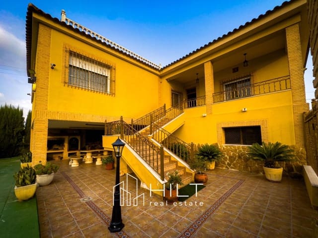 4 sovrum Villa till salu i Orihuela med garage - 299 999 € (Ref: 9193548)