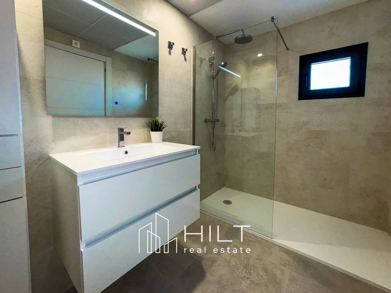 3 soveværelse Villa til salg i La Pinilla med swimmingpool garage - € 244.599 (Ref: 9200294)