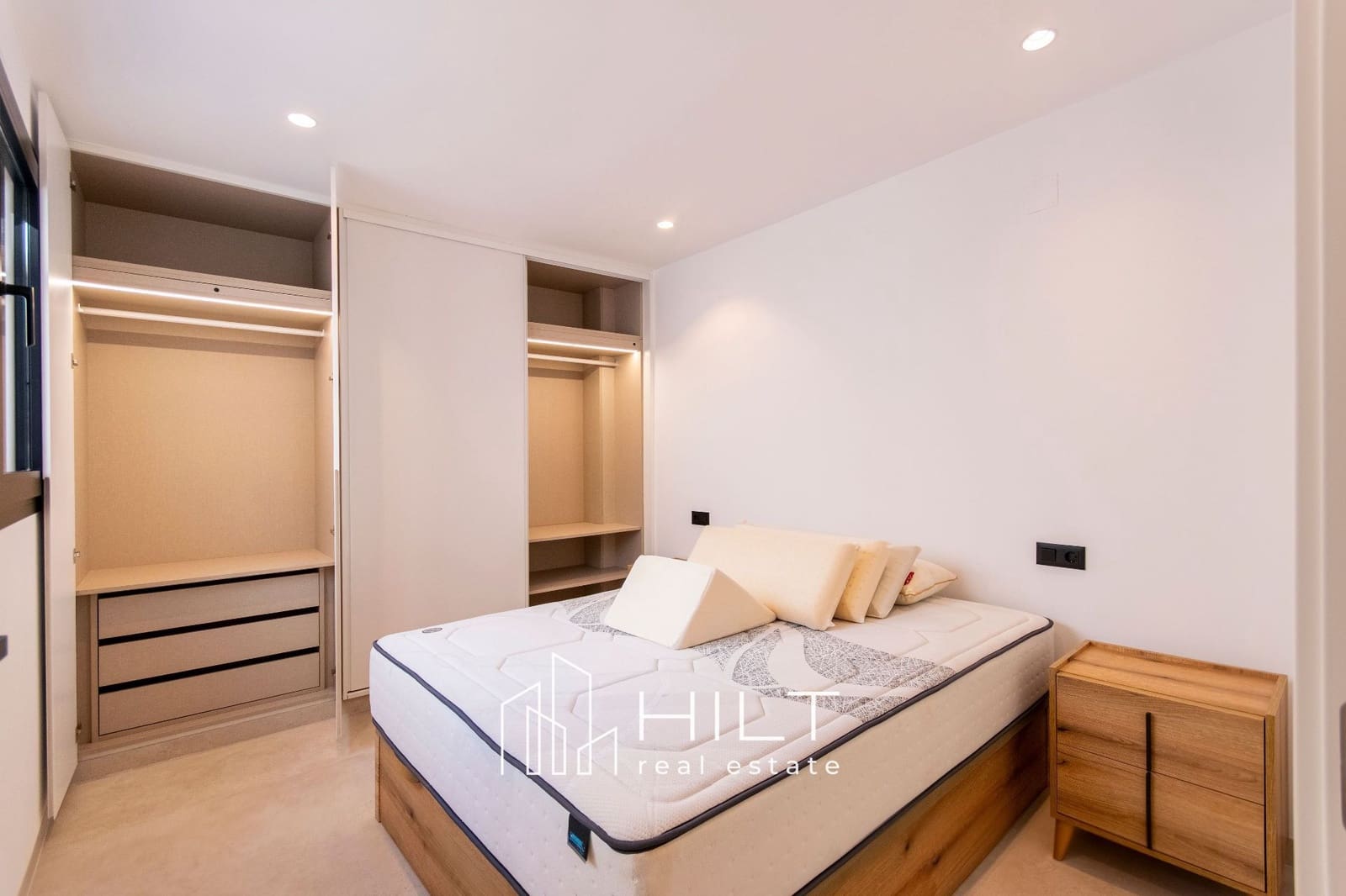 3 bedroom Villa for sale in Torrevieja with garage - € 599,999 (Ref: 9400446)