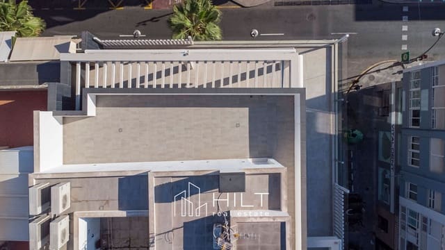 3 soveværelse Villa til salg i Torrevieja med garage - € 599.999 (Ref: 9400446)