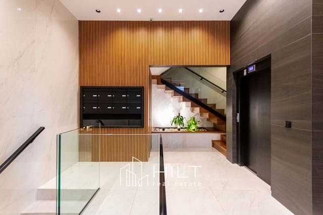 3 soveværelse Villa til salg i Torrevieja med garage - € 599.999 (Ref: 9400446)