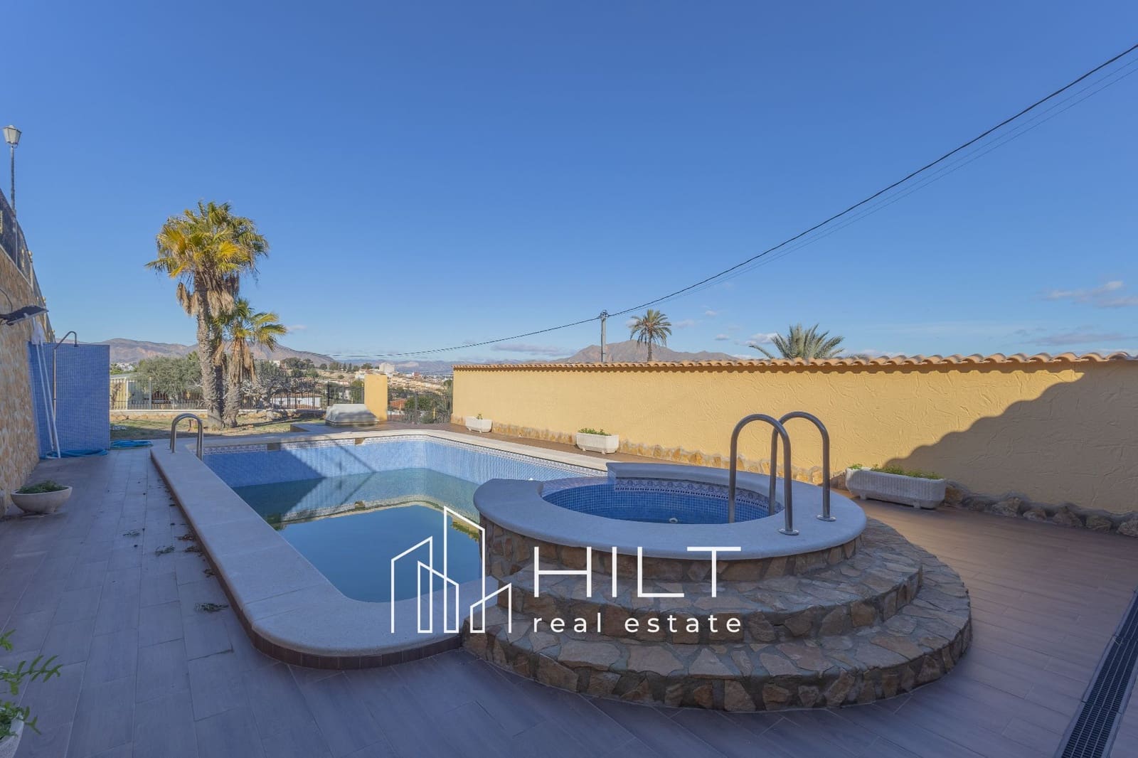 4 makuuhuone Huvila myytävänä paikassa Bigastro mukana uima-altaan 
autotalli - 454 899 € (Ref: 9518486)