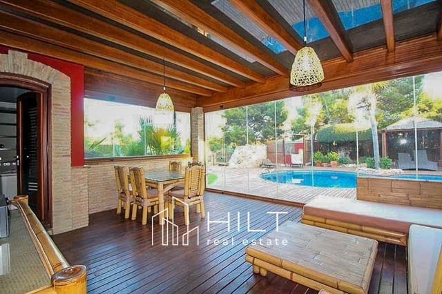 6 makuuhuone Huvila myytävänä paikassa Orihuela Costa, Orihuela mukana uima-altaan 
autotalli - 1 254 999 € (Ref: 9570707)