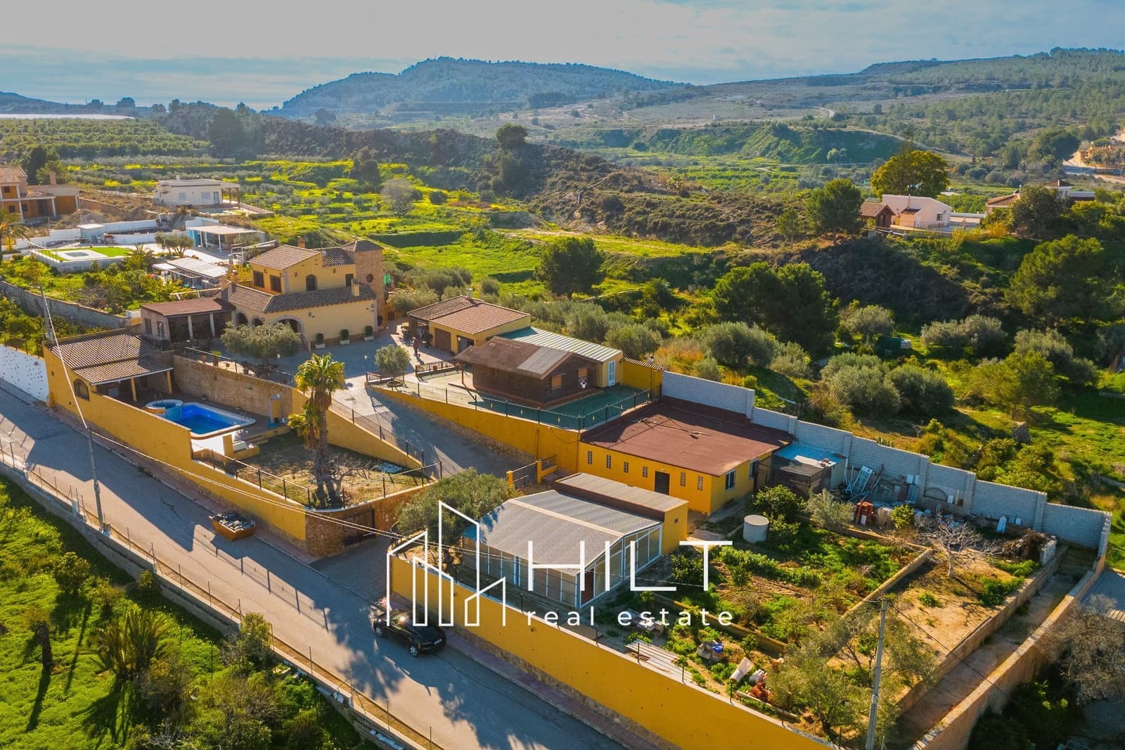 Chalet de 4 habitaciones en Orihuela en venta con piscina garaje - 454.899 € (Ref: 9570708)