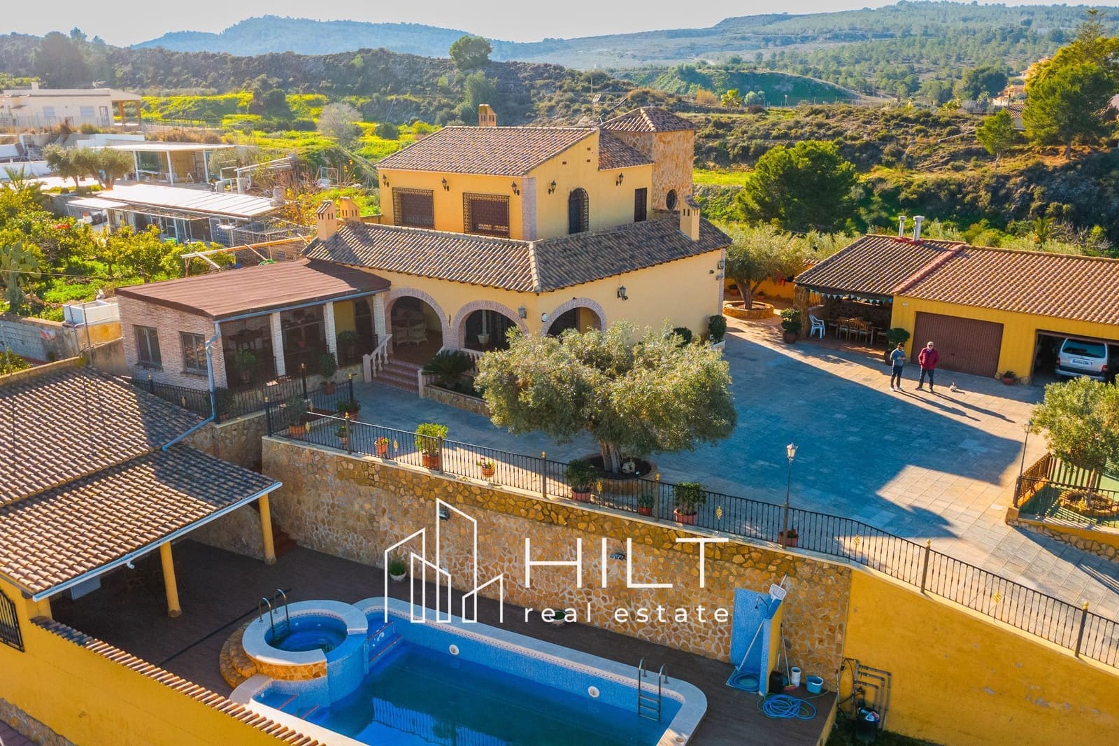 Chalet de 4 habitaciones en Orihuela en venta con piscina garaje - 454.899 € (Ref: 9570708)