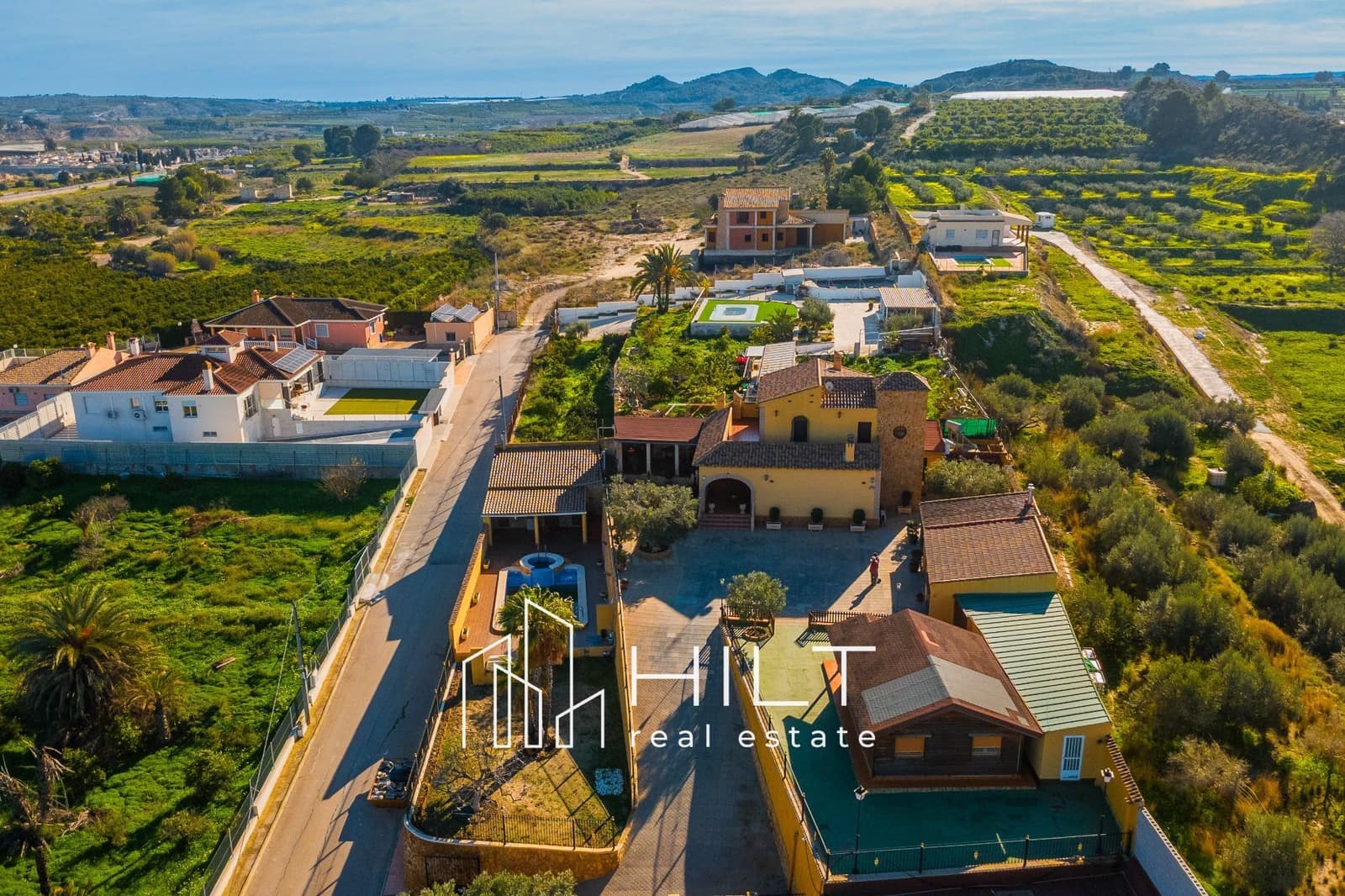 Chalet de 4 habitaciones en Orihuela en venta con piscina garaje - 454.899 € (Ref: 9570708)