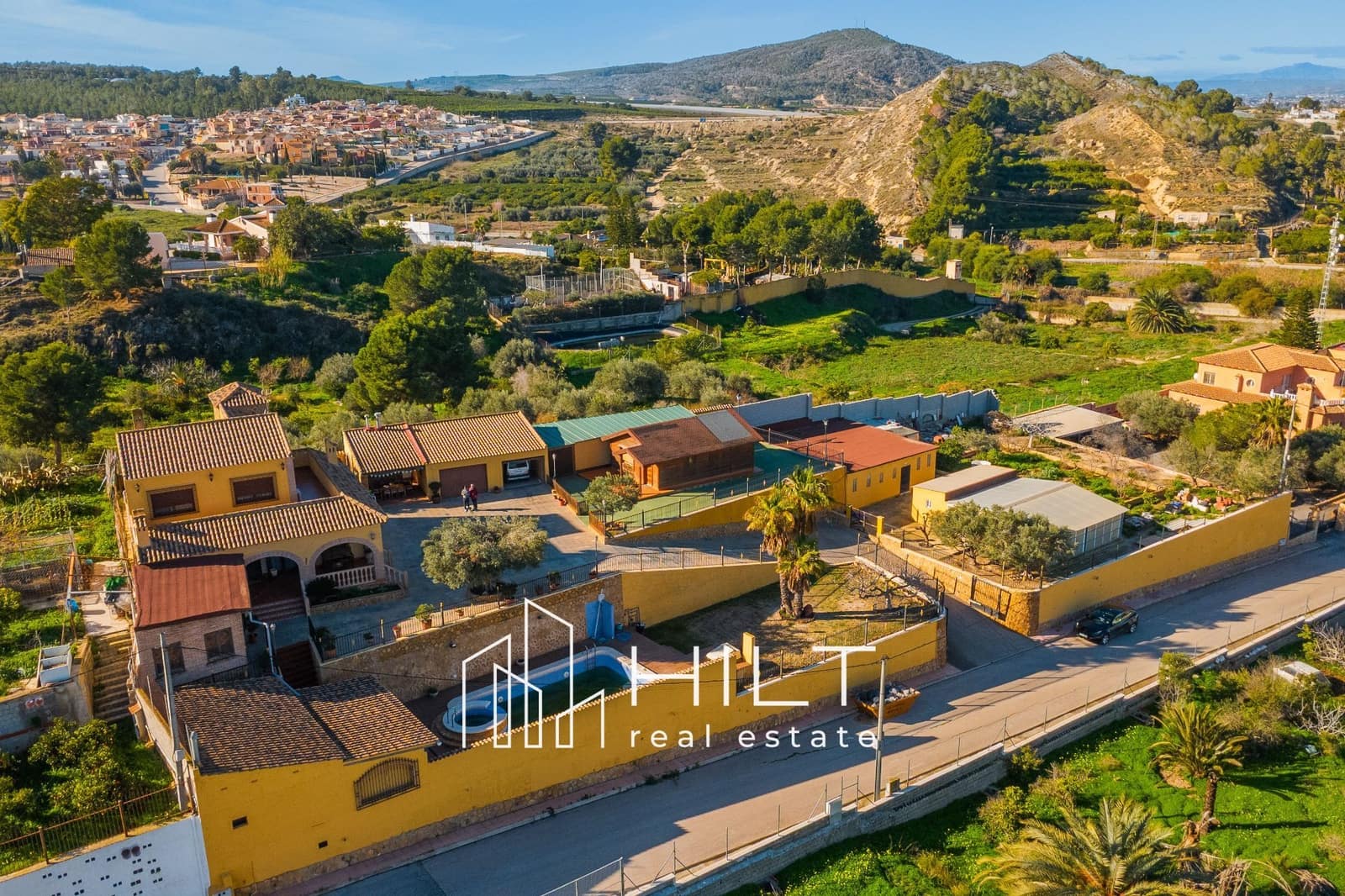 Chalet de 4 habitaciones en Orihuela en venta con piscina garaje - 454.899 € (Ref: 9570708)