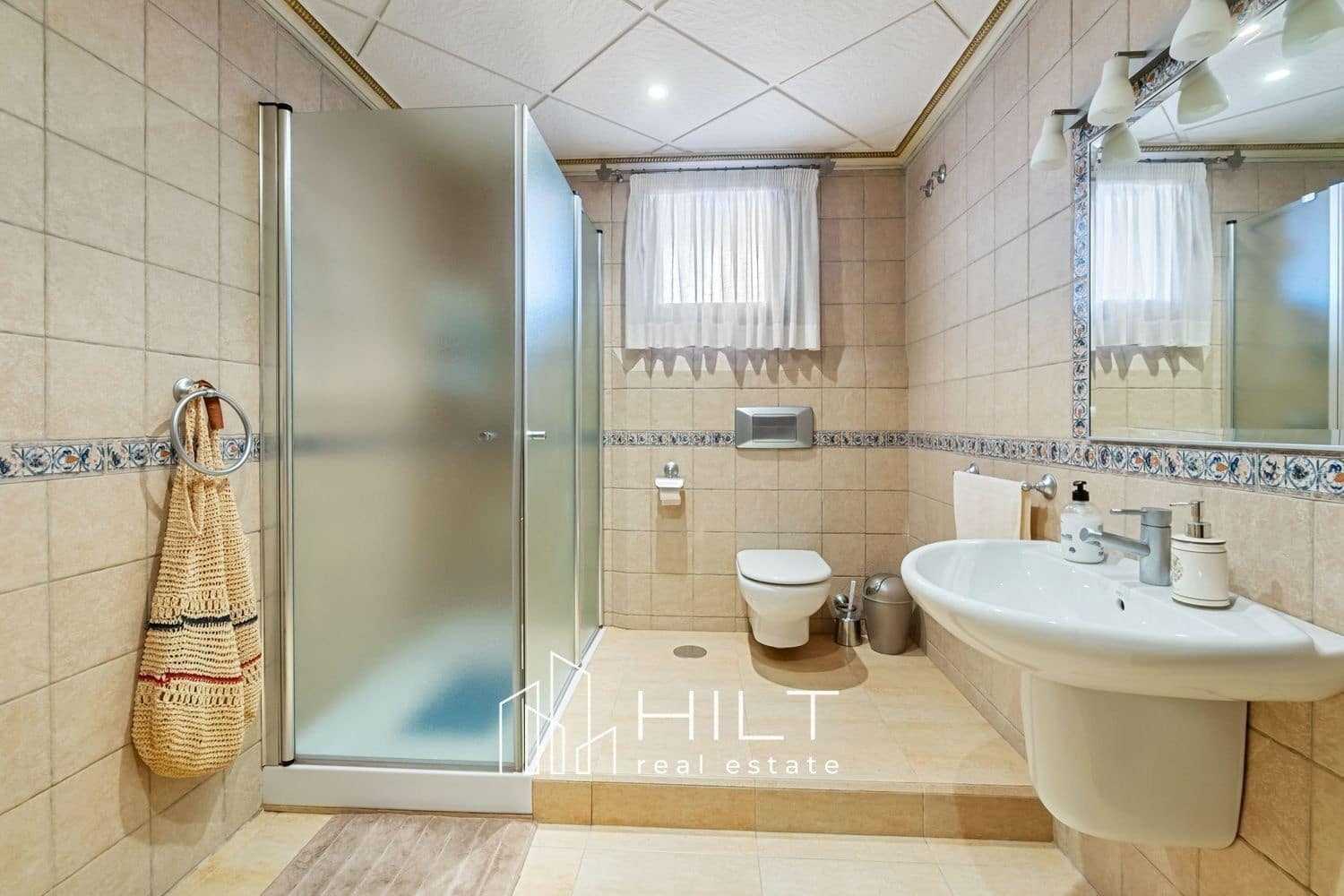 5 bedroom Villa for sale in Almoradi with pool garage - € 649,999 (Ref: 9618997)