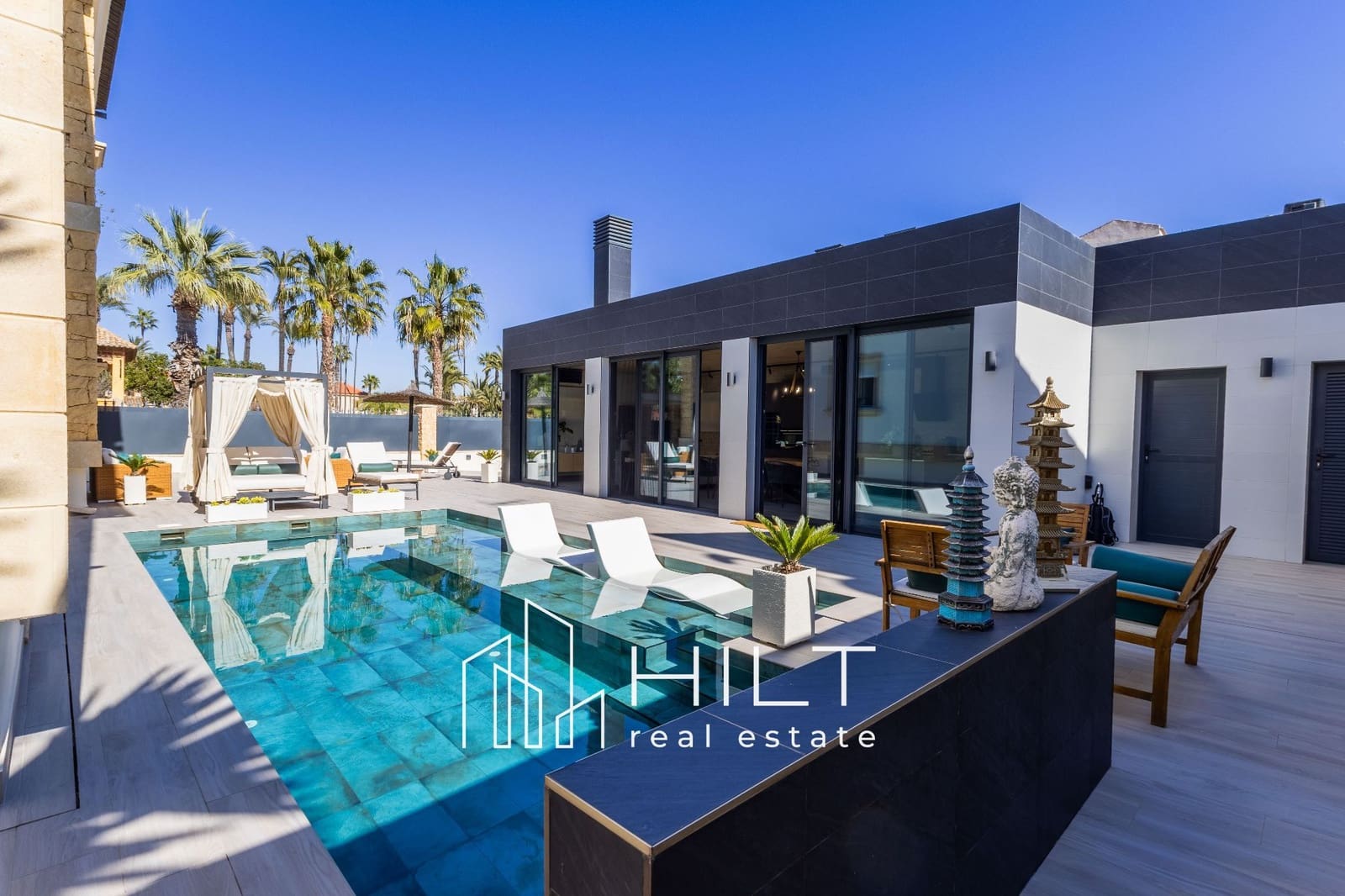 3 bedroom Villa for sale in Jacarilla with pool garage - € 1,199,999 (Ref: 9690075)