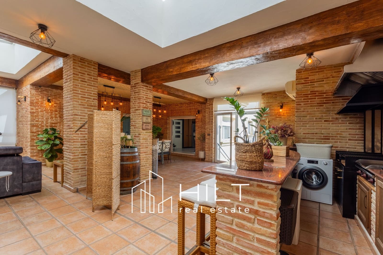 3 bedroom Villa for sale in Jacarilla with pool garage - € 1,199,999 (Ref: 9690075)