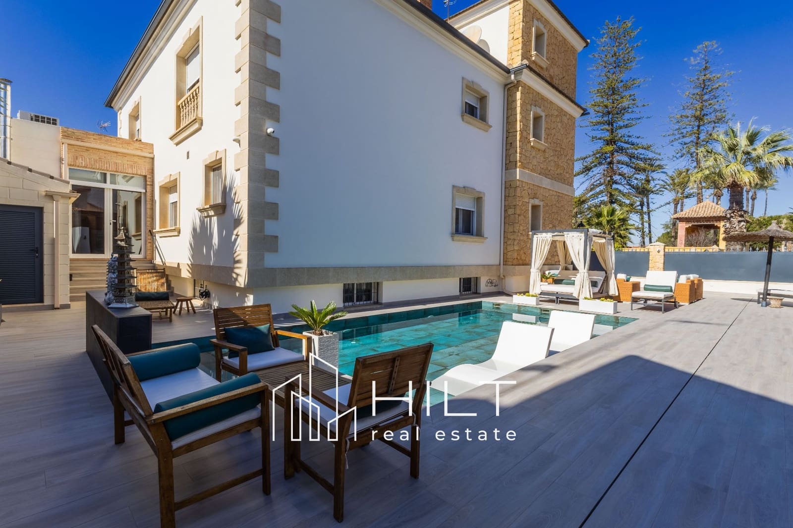 3 bedroom Villa for sale in Jacarilla with pool garage - € 1,199,999 (Ref: 9690075)