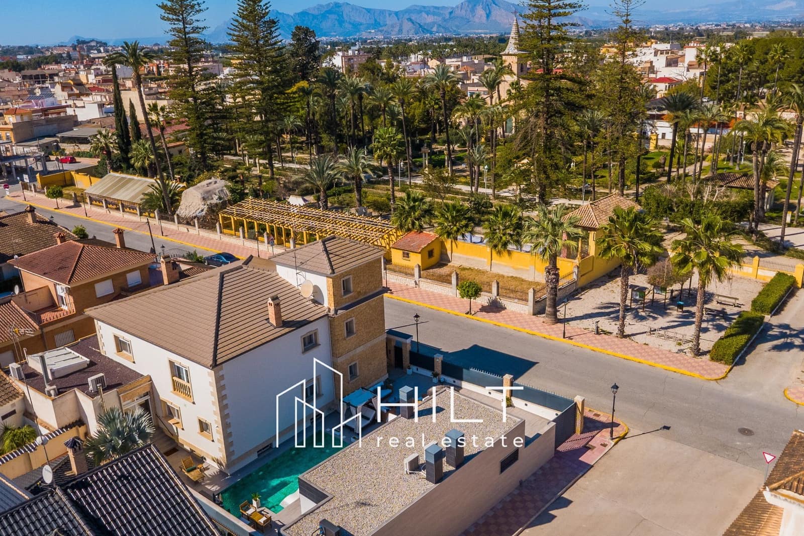 3 bedroom Villa for sale in Jacarilla with pool garage - € 1,199,999 (Ref: 9690075)