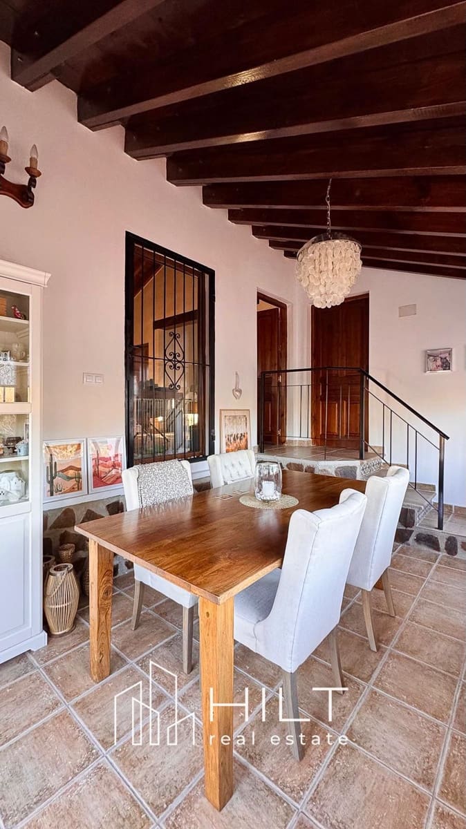 Chalet de 3 habitaciones en Pinoso en venta con piscina garaje - 449.900 € (Ref: 9698174)