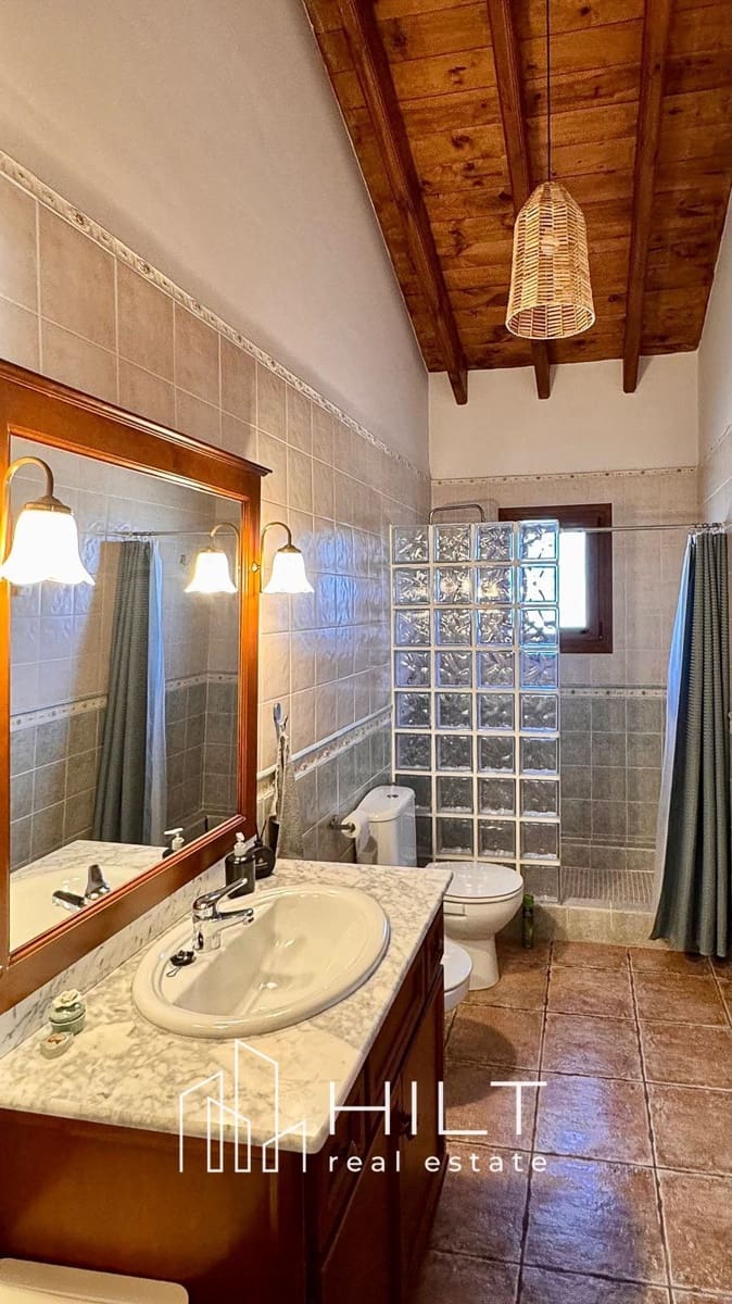 Chalet de 3 habitaciones en Pinoso en venta con piscina garaje - 449.900 € (Ref: 9698174)