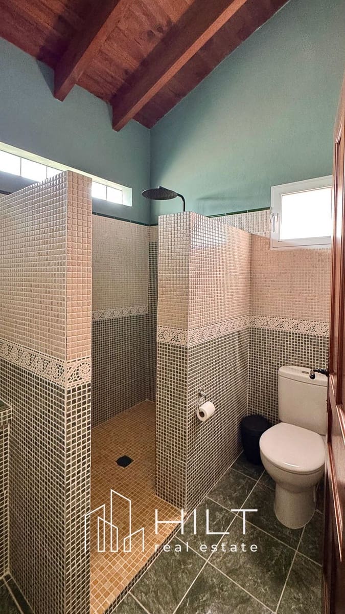 Chalet de 3 habitaciones en Pinoso en venta con piscina garaje - 449.900 € (Ref: 9698174)