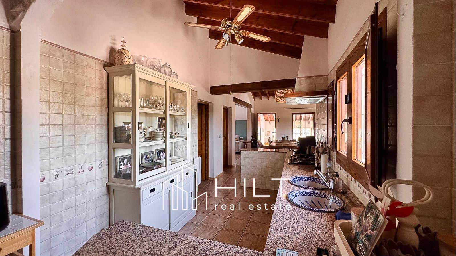 Chalet de 3 habitaciones en Pinoso en venta con piscina garaje - 449.900 € (Ref: 9698174)