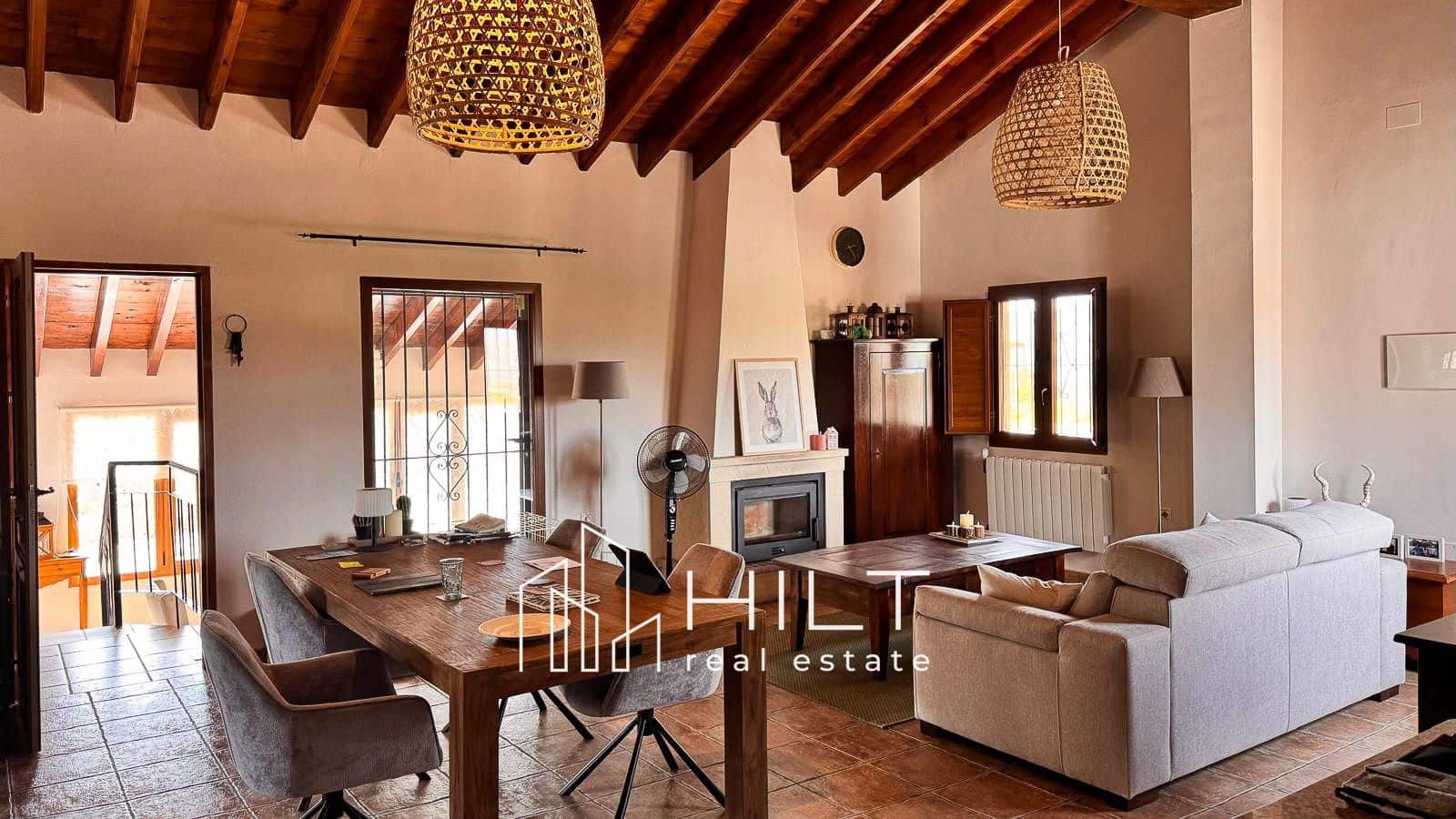 Chalet de 3 habitaciones en Pinoso en venta con piscina garaje - 449.900 € (Ref: 9698174)