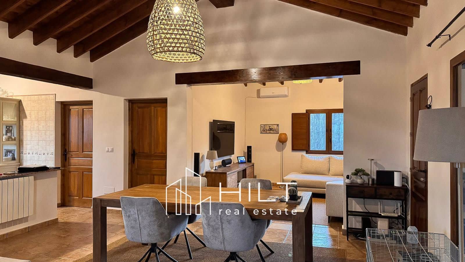 Chalet de 3 habitaciones en Pinoso en venta con piscina garaje - 449.900 € (Ref: 9698174)