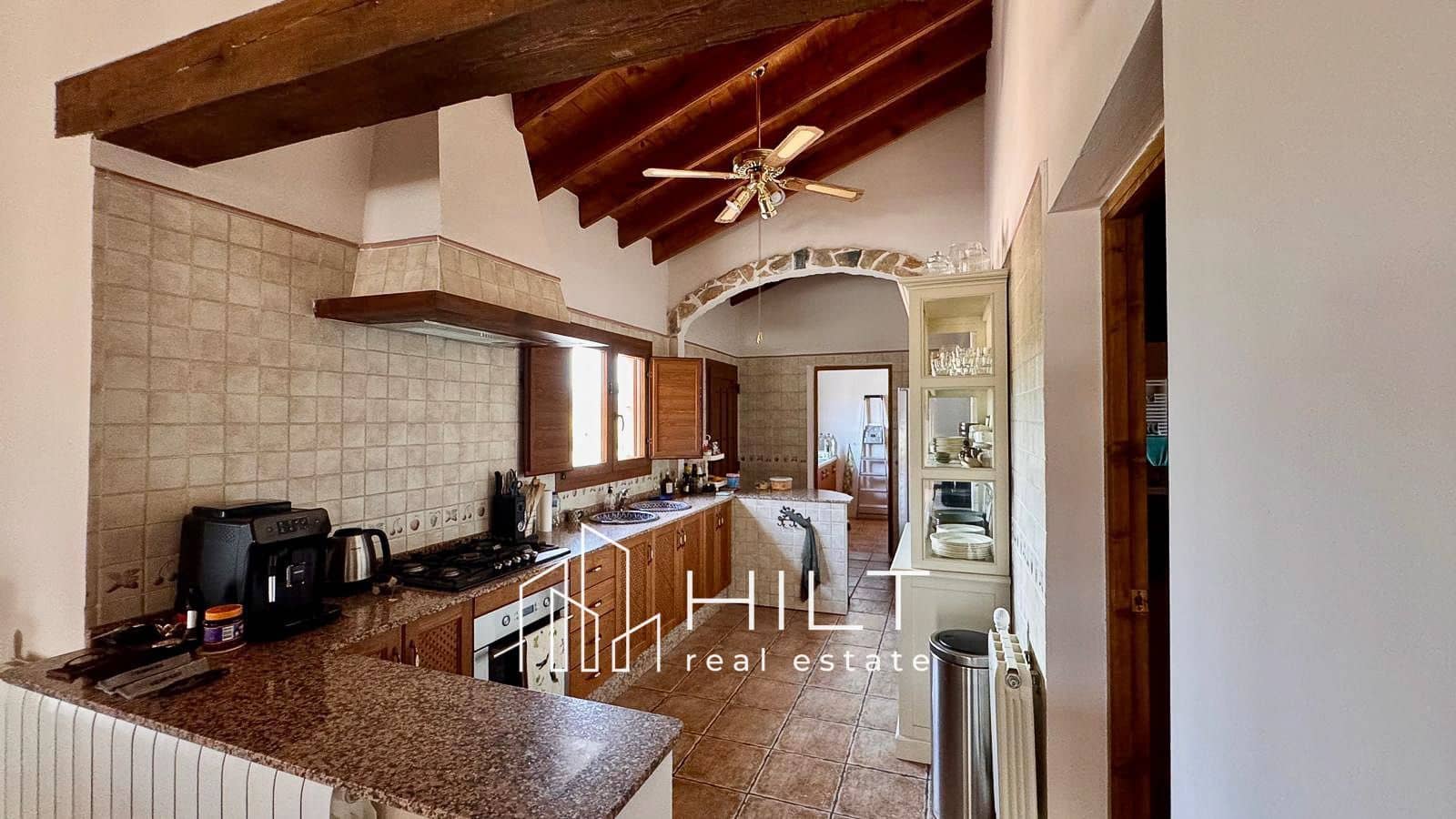 Chalet de 3 habitaciones en Pinoso en venta con piscina garaje - 449.900 € (Ref: 9698174)