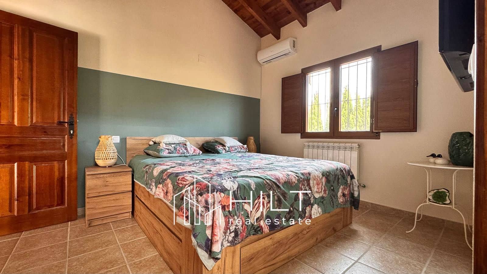 Chalet de 3 habitaciones en Pinoso en venta con piscina garaje - 449.900 € (Ref: 9698174)