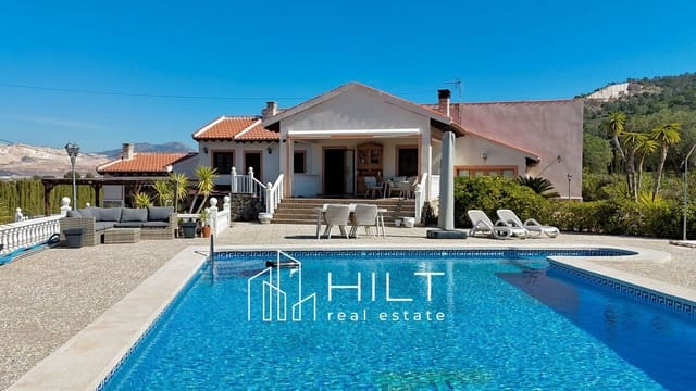 Chalet de 3 habitaciones en Pinoso en venta con piscina garaje - 449.900 € (Ref: 9698174)