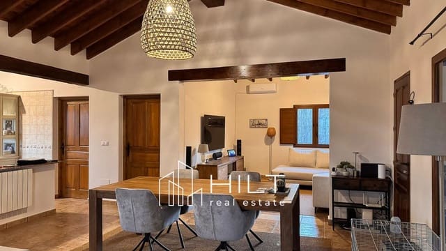 Chalet de 3 habitaciones en Pinoso en venta con piscina garaje - 449.900 € (Ref: 9698174)