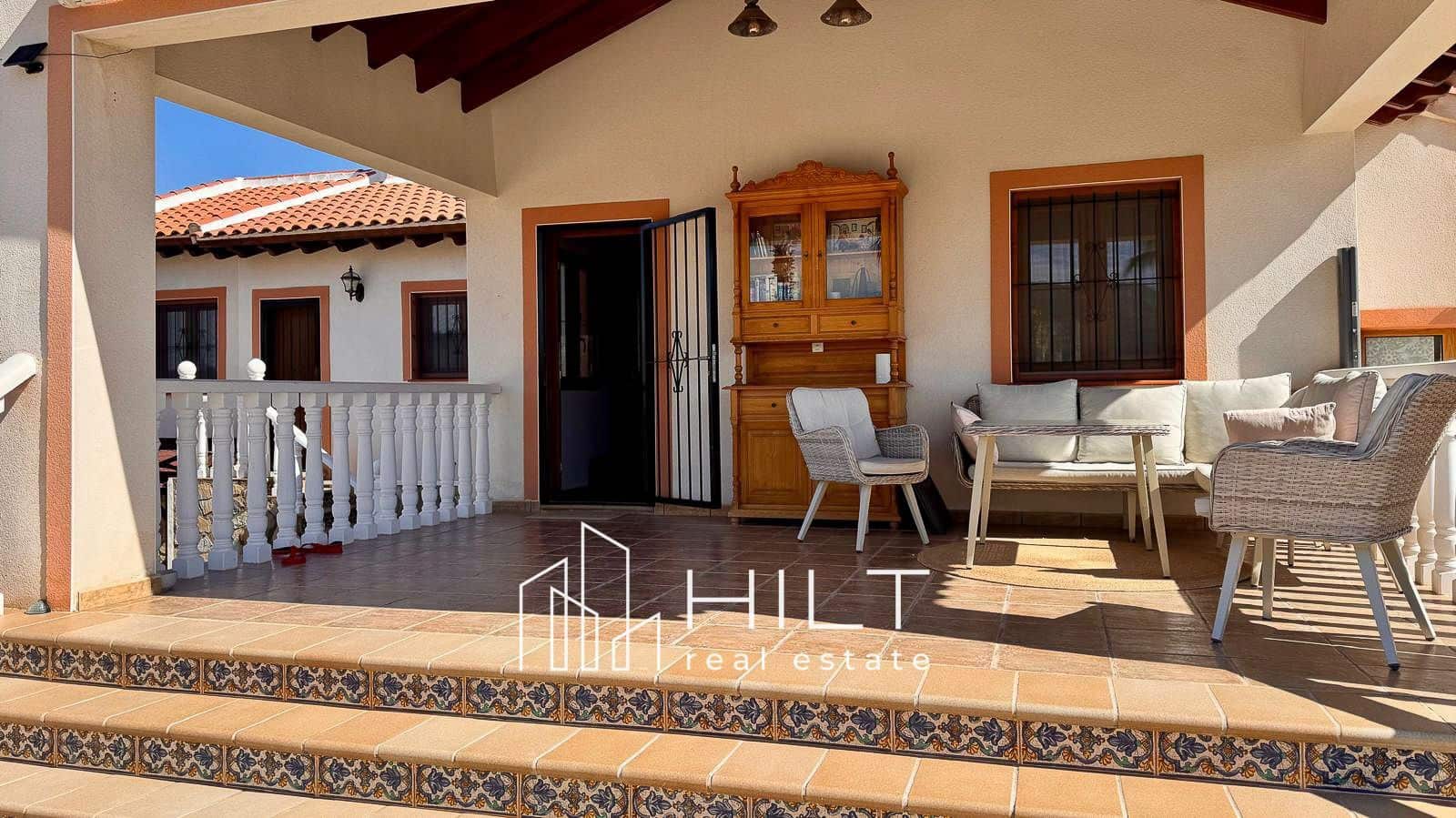 Chalet de 3 habitaciones en Pinoso en venta con piscina garaje - 449.900 € (Ref: 9698174)
