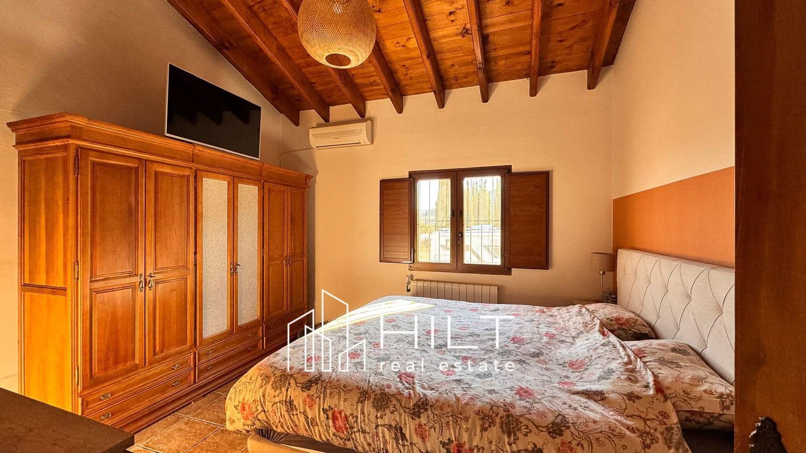 Chalet de 3 habitaciones en Pinoso en venta con piscina garaje - 449.900 € (Ref: 9698174)