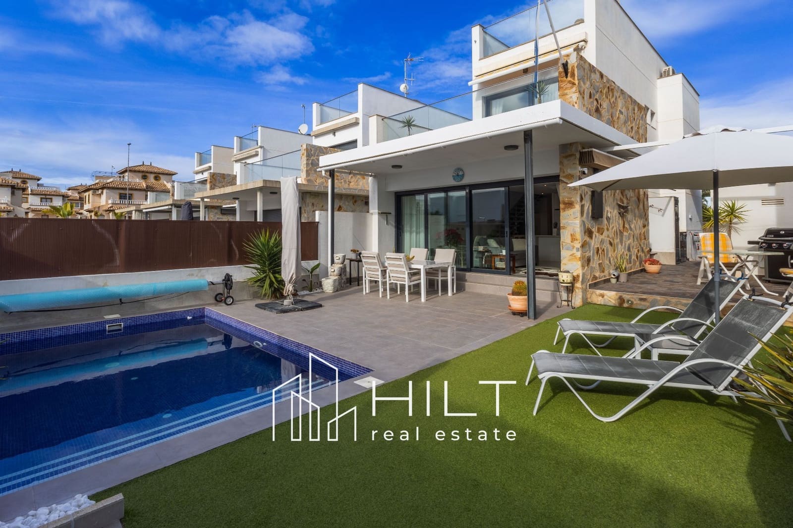 3 chambre Villa/Maison à vendre à Orihuela Costa avec piscine garage - 509 999 € (Ref: 9735221)