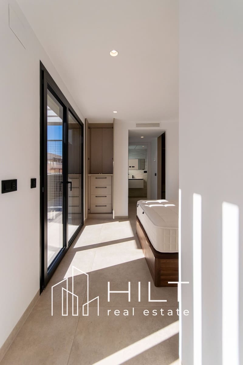 3 bedroom Villa for sale in Torrevieja with garage - € 544,999 (Ref: 9741515)