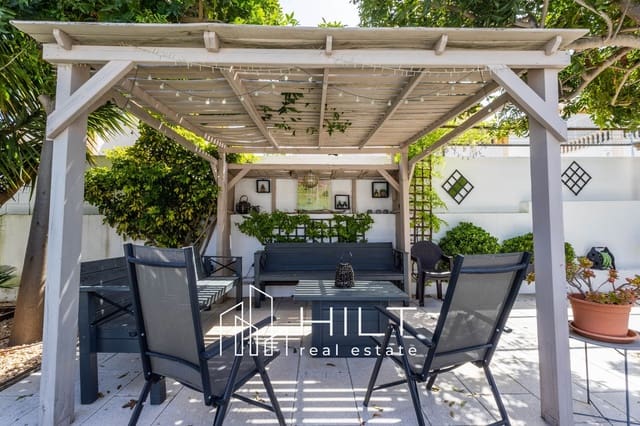 4 makuuhuone Huvila myytävänä paikassa Fortuna mukana uima-altaan 
autotalli - 354 999 € (Ref: 9763512)