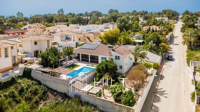 4 makuuhuone Huvila myytävänä paikassa Fortuna mukana uima-altaan 
autotalli - 354 999 € (Ref: 9763512)