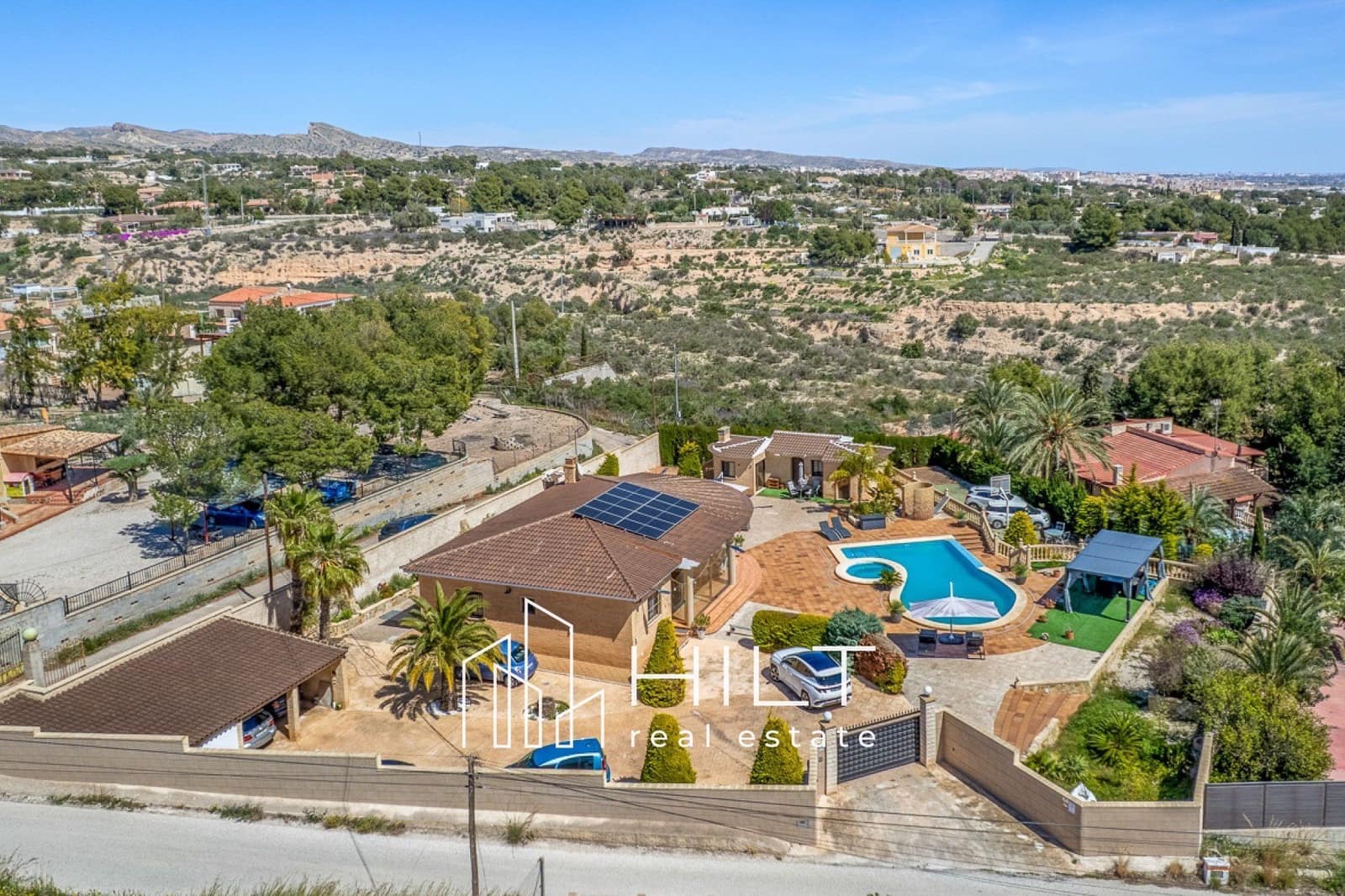 5 bedroom Villa for sale in Crevillente / Crevillent with pool garage - € 598,999 (Ref: 9813016)
