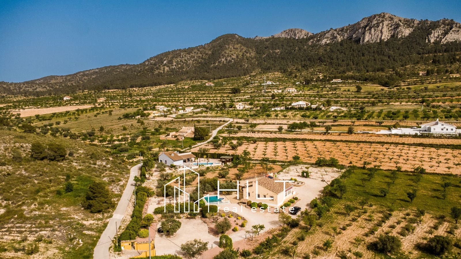 3 bedroom Villa for sale in Hondon de las Nieves with pool garage - € 394,999 (Ref: 9813019)