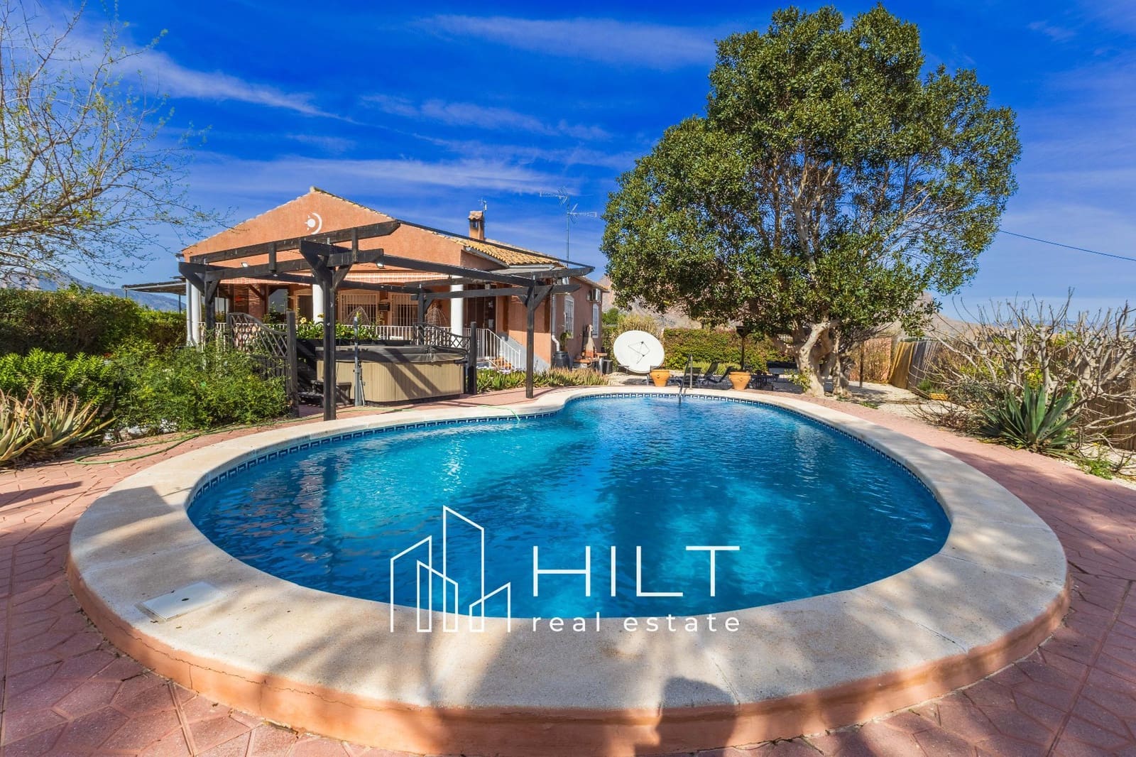 3 bedroom Villa for sale in Almoradi with pool garage - € 349,999 (Ref: 9813023)