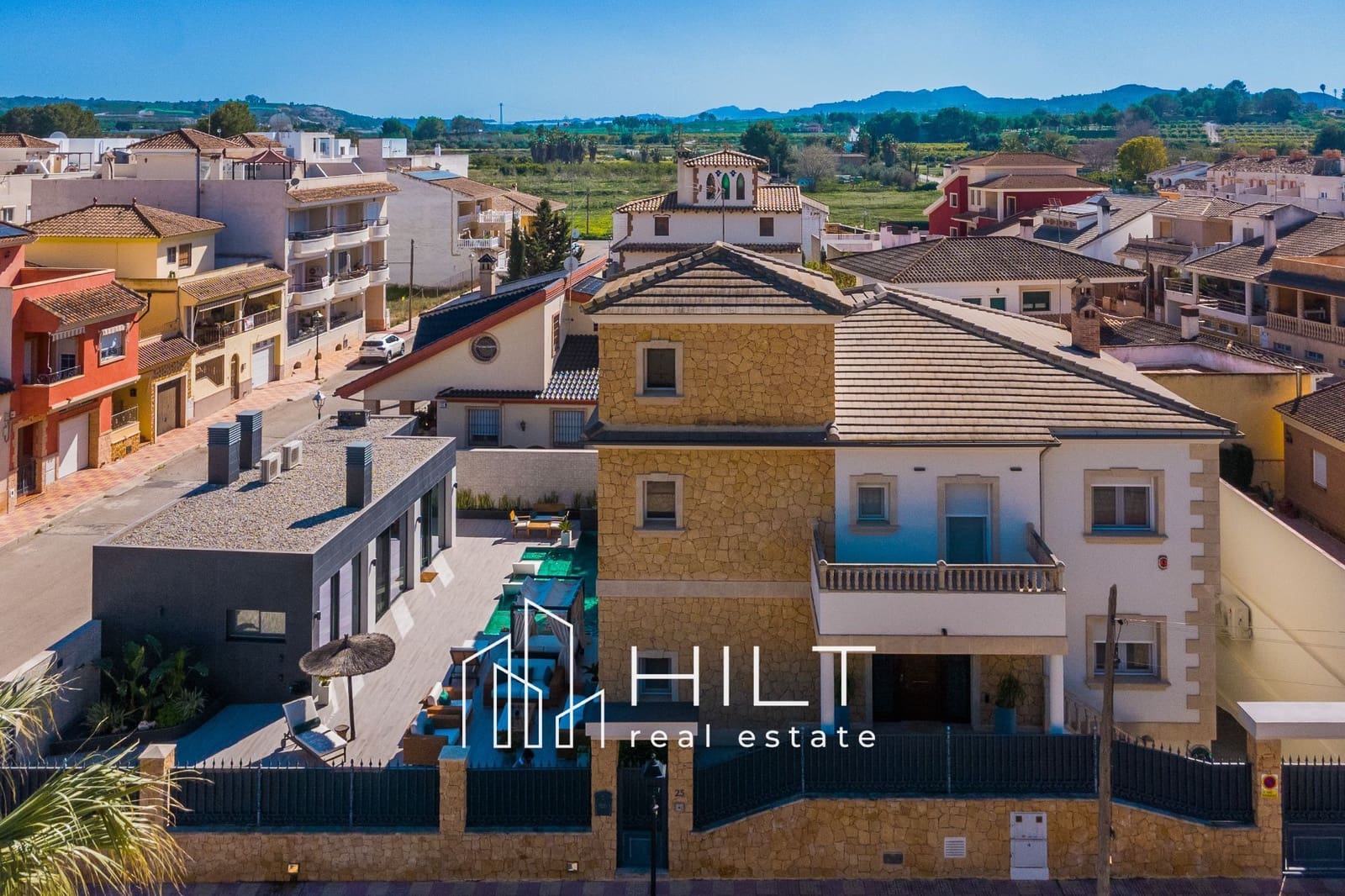 Chalet de 3 habitaciones en Algorfa en venta con piscina garaje - 1.199.999 € (Ref: 9813025)