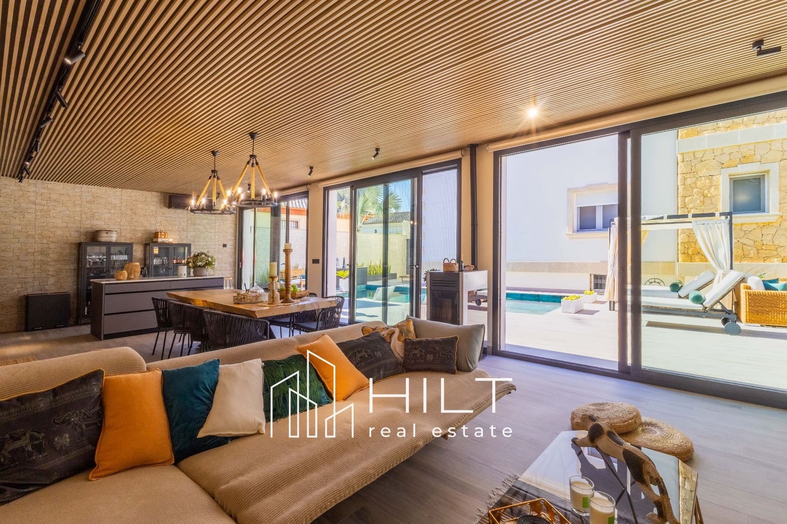 Chalet de 3 habitaciones en Algorfa en venta con piscina garaje - 1.199.999 € (Ref: 9813025)