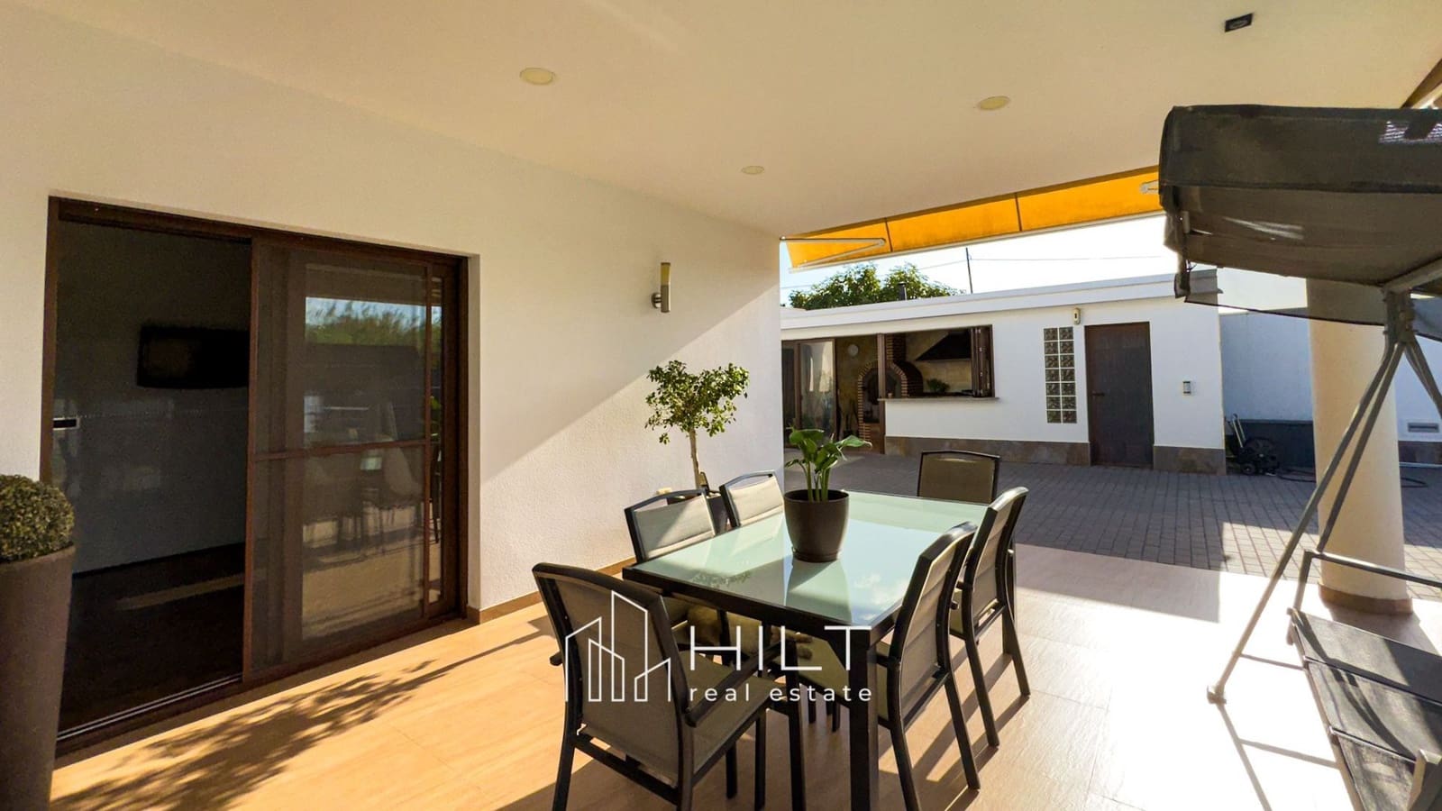 4 bedroom Villa for sale in Almoradi with pool garage - € 429,999 (Ref: 9813027)