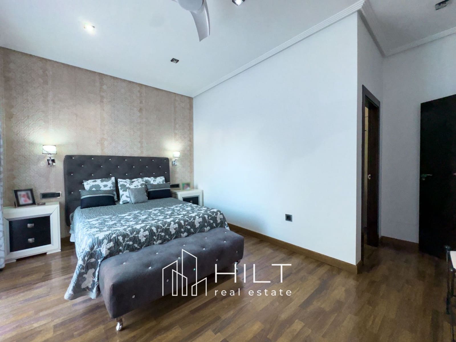 4 bedroom Villa for sale in Almoradi with pool garage - € 429,999 (Ref: 9813027)