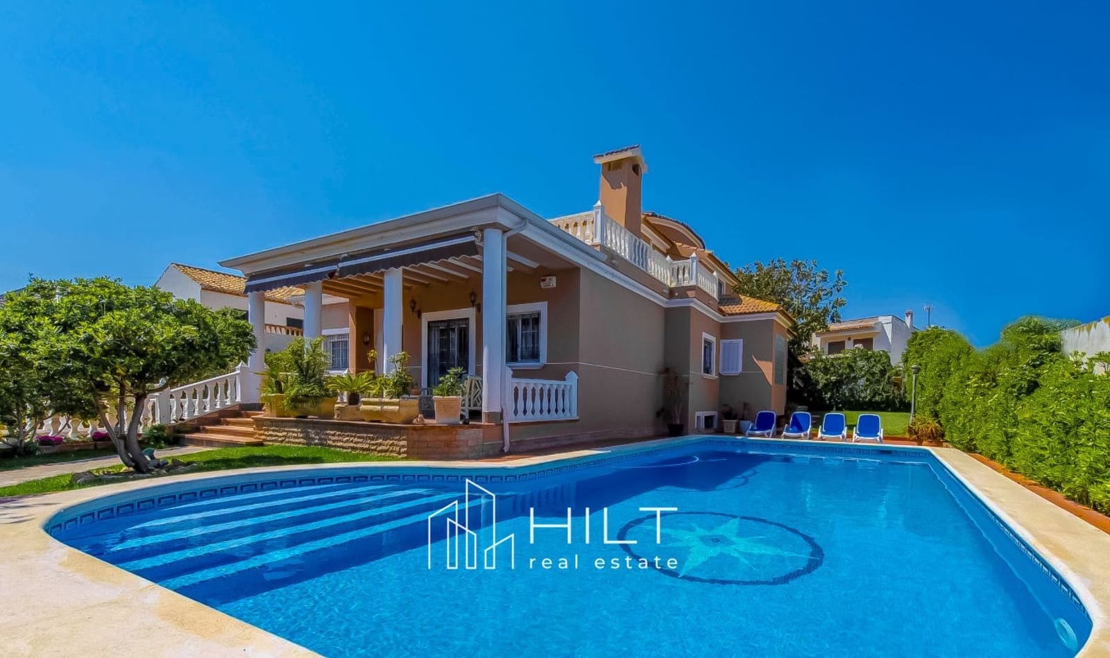6 sovrum Villa till salu i Torrevieja med pool garage - 949 999 € (Ref: 9813029)