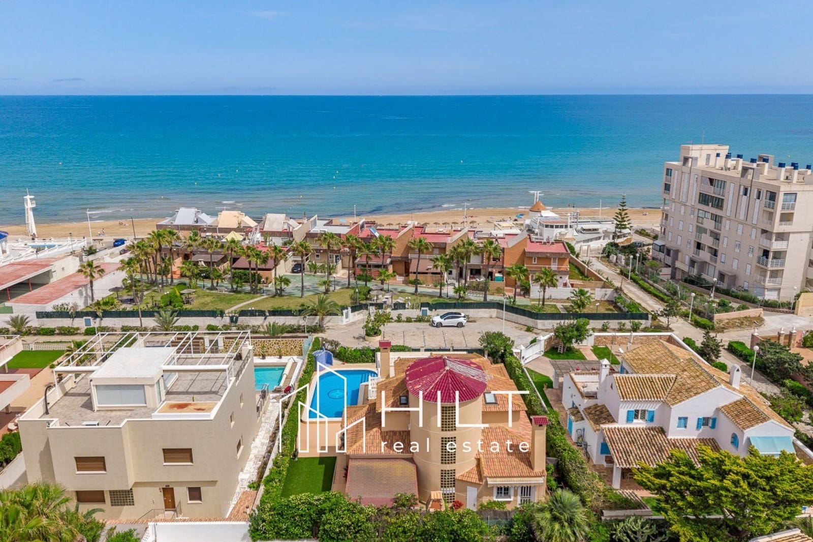 6 soverom Villa til salgs i Torrevieja med svømmebasseng garasje - € 949 999 (Ref: 9813029)