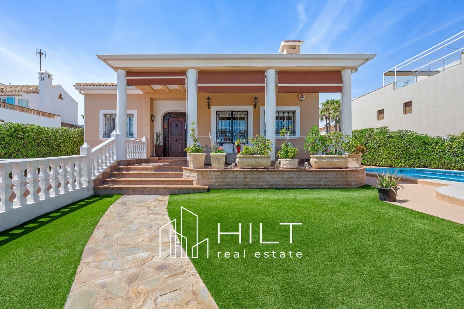 6 soverom Villa til salgs i Torrevieja med svømmebasseng garasje - € 949 999 (Ref: 9813029)
