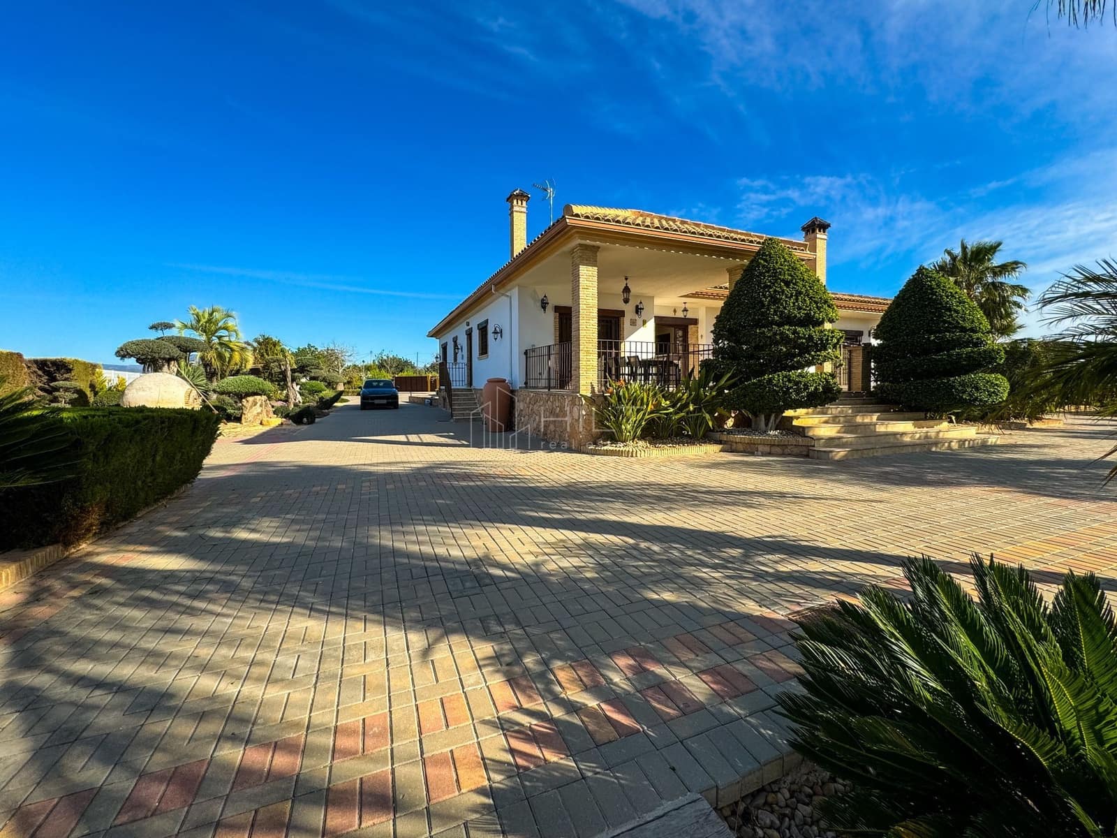 5 soveværelse Villa til salg i Algorfa med swimmingpool garage - € 850.000 (Ref: 9813031)