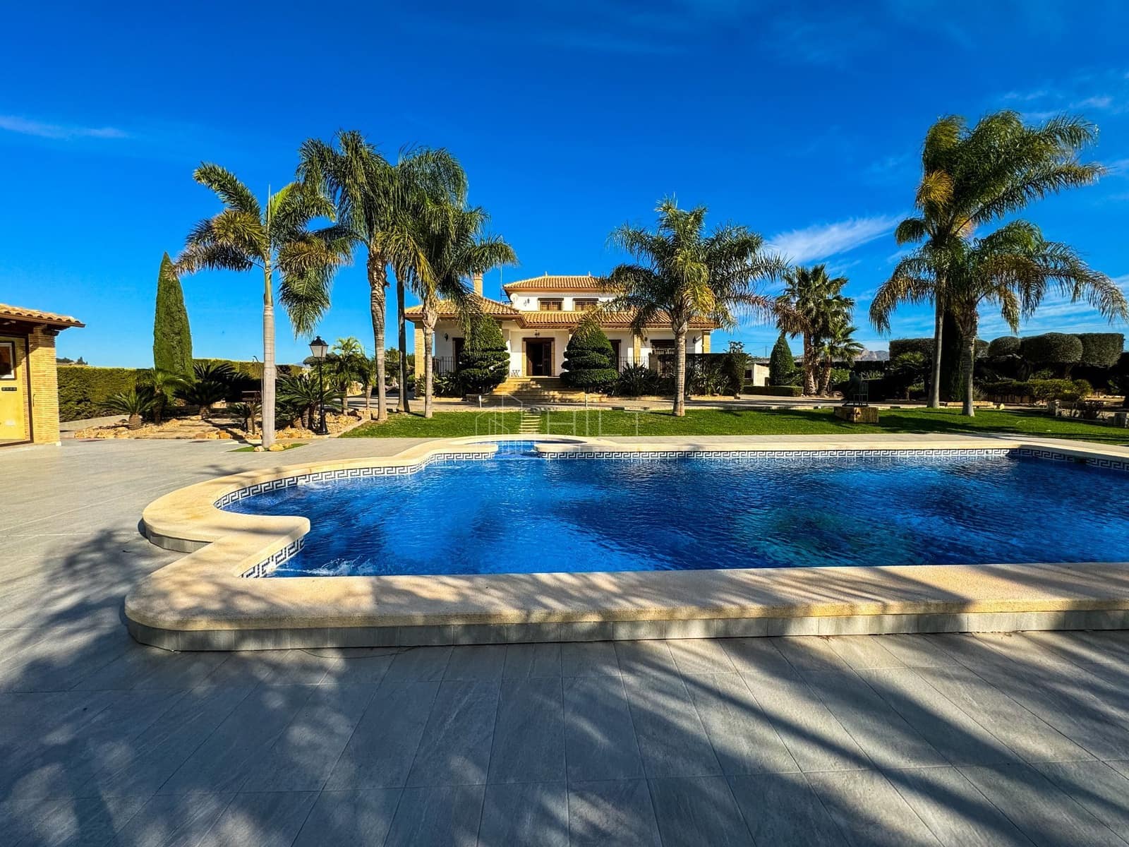 5 soveværelse Villa til salg i Algorfa med swimmingpool garage - € 850.000 (Ref: 9813031)