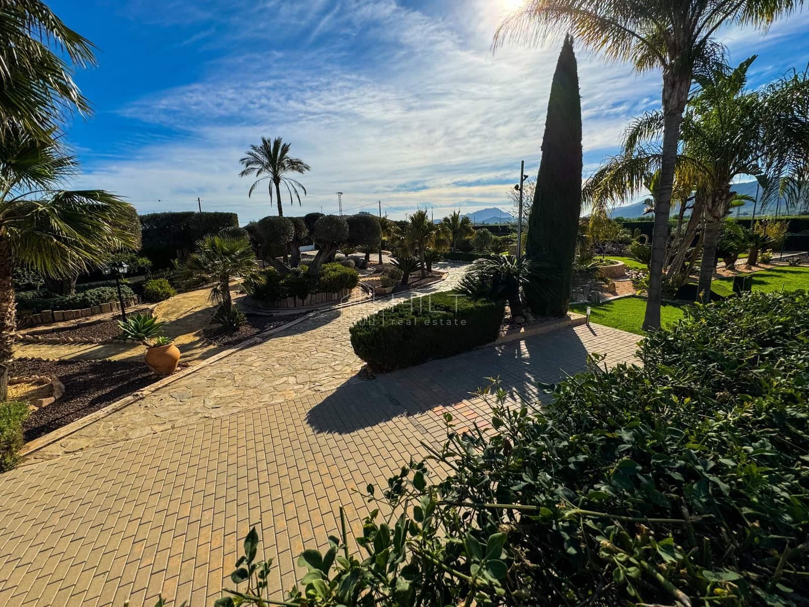 5 soveværelse Villa til salg i Algorfa med swimmingpool garage - € 850.000 (Ref: 9813031)
