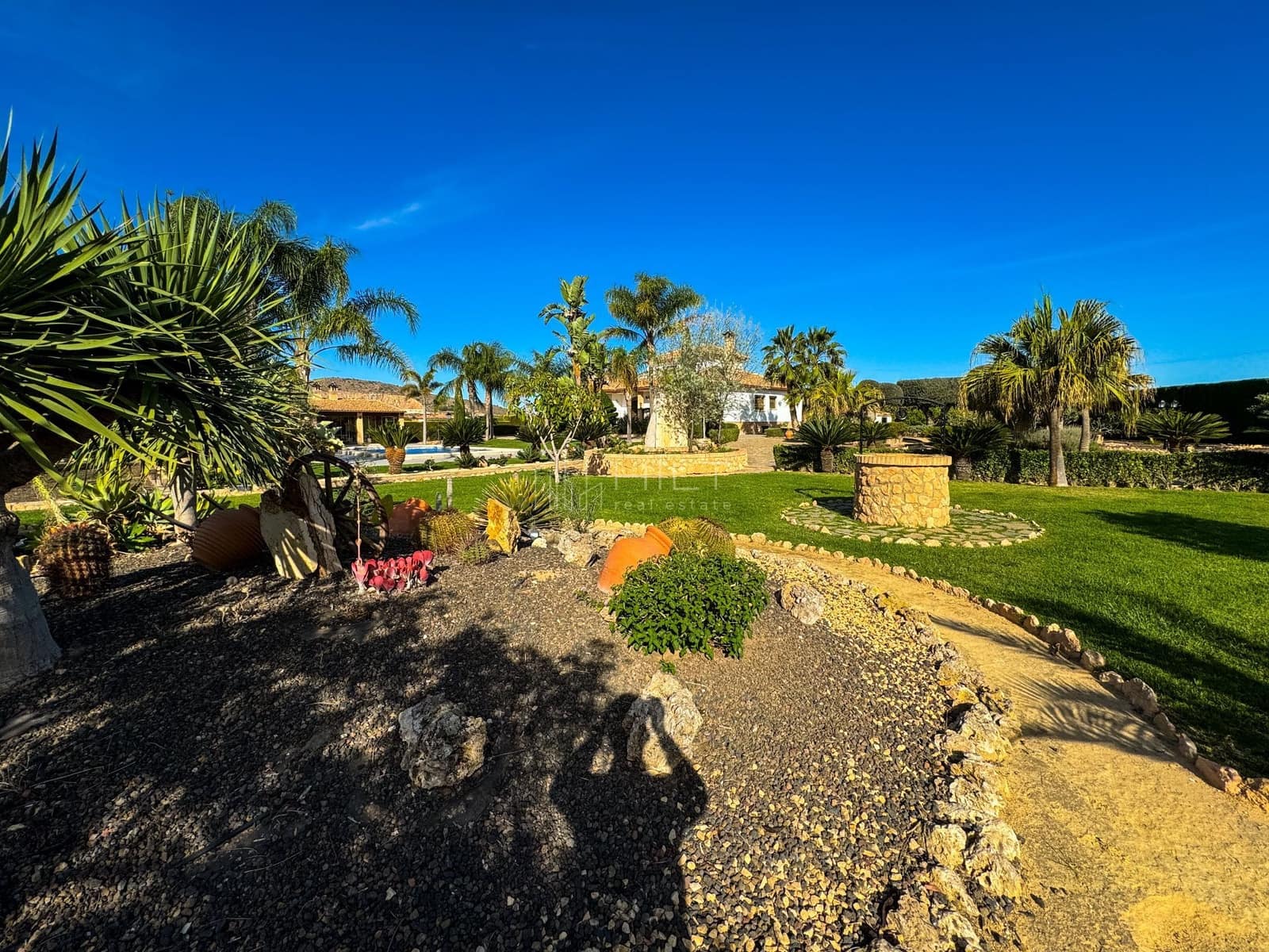 5 soveværelse Villa til salg i Algorfa med swimmingpool garage - € 850.000 (Ref: 9813031)